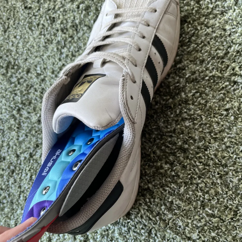 Step 1 – Insert Insoles